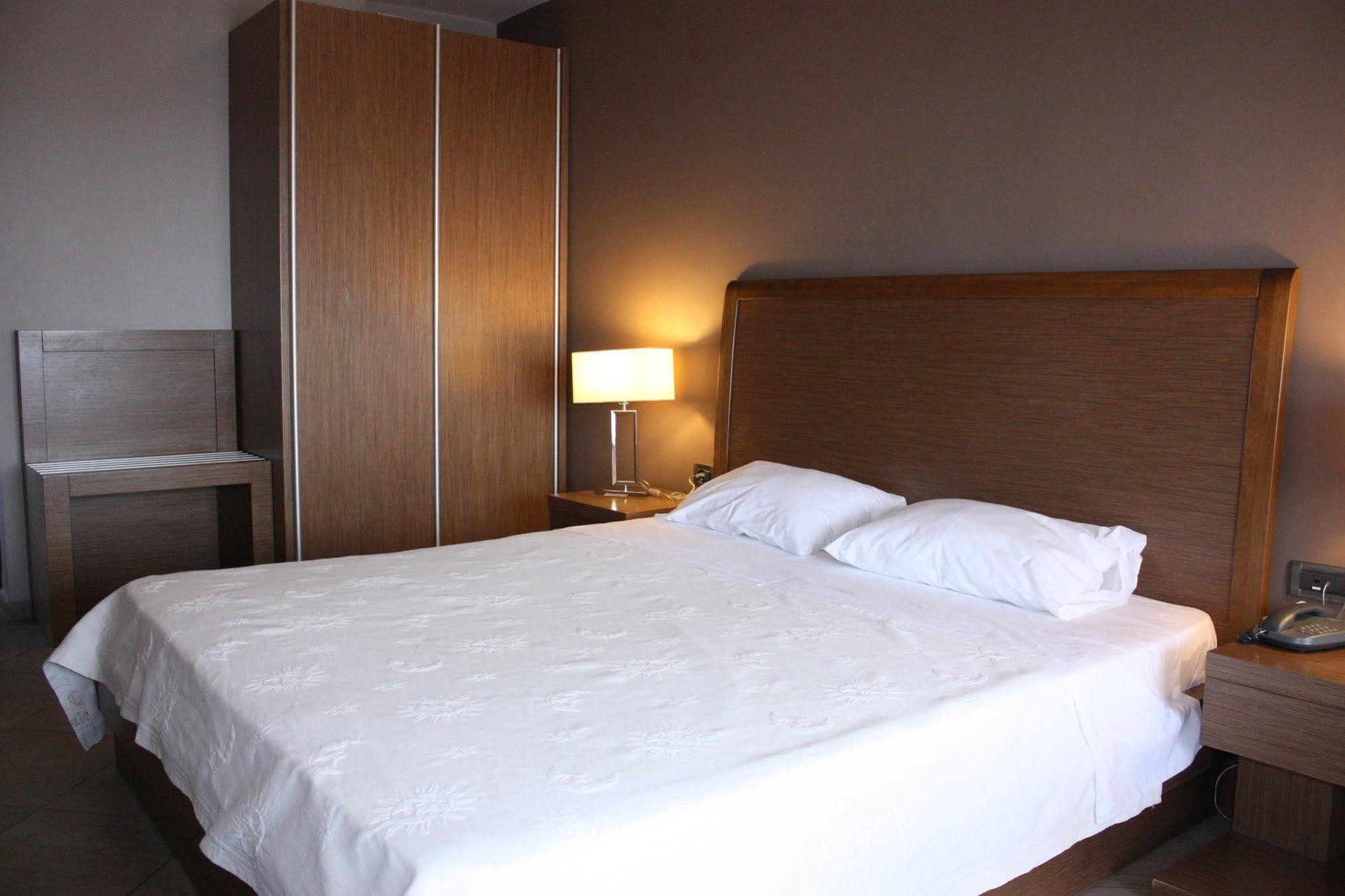 Hotel Cariatis Nea Kallikrateia 외부 사진