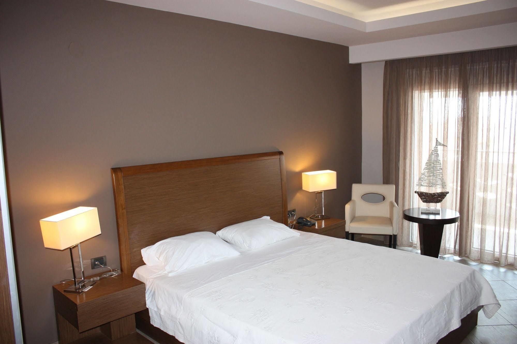 Hotel Cariatis Nea Kallikrateia 외부 사진